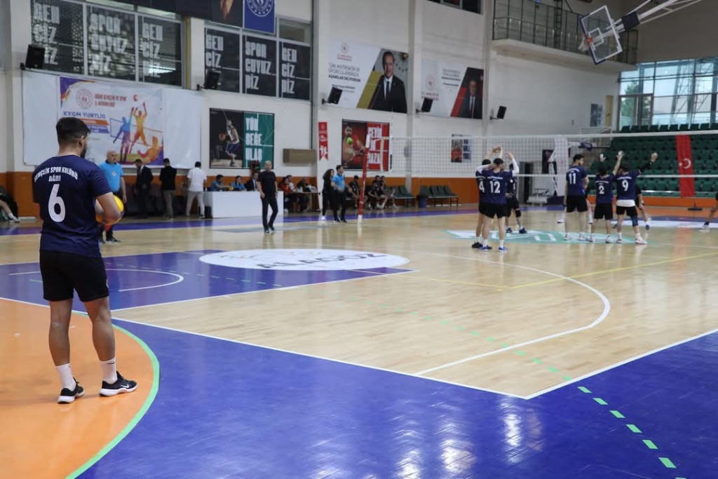 Ağrı KYK Erkek Voleybol Takımı YurtLig Doğu Anadolu Şampiyonu Oldu