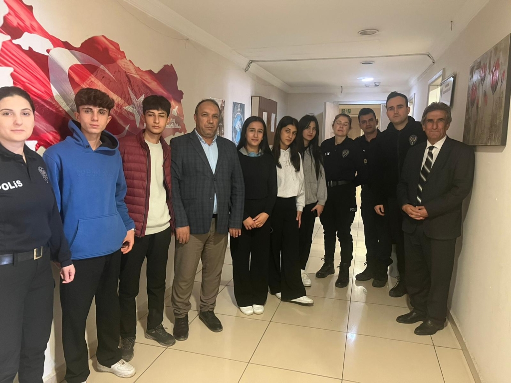 Öğrencilerden Polis Teşkilatına Anlamlı Ziyaret