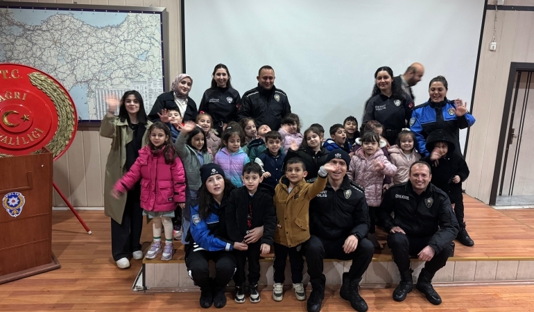Öğrencilerden Polis Teşkilatına Anlamlı Ziyaret
