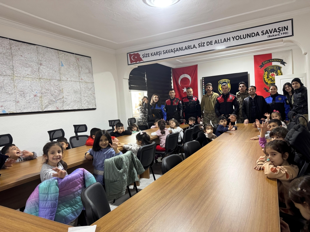Öğrencilerden Polis Teşkilatına Anlamlı Ziyaret