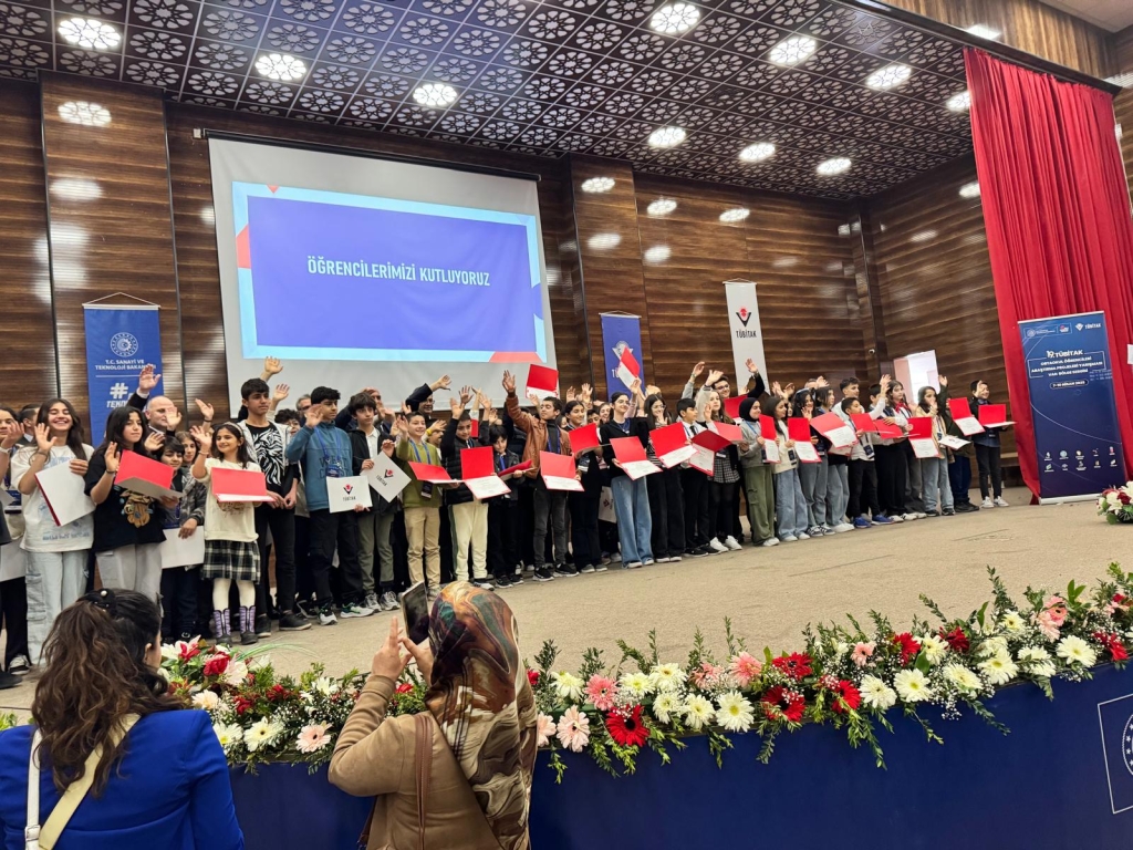 Ağrıdan TÜBİTAK Yarışmasında Büyük Başarı