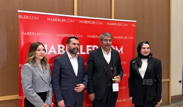Başkan Taşkın’a Hizmet Ödülü: Patnos İlçeler Arasında Birinci Seçildi