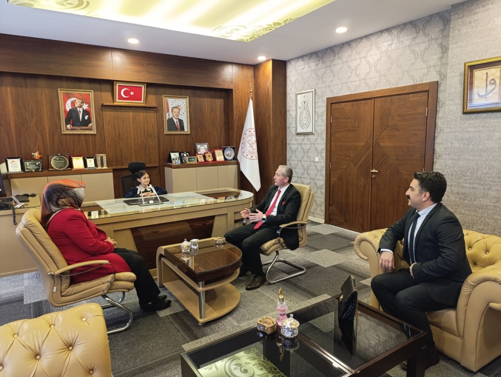 İlknur Yıldız Milli Eğitim Müdürlüğü Loltuğuna Oturdu