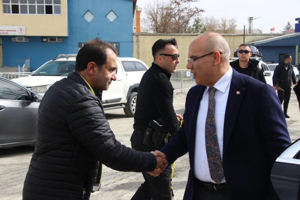 Ağrı Valisi Koç'tan Ağrı Spor Antremanında Moral Ziyareti