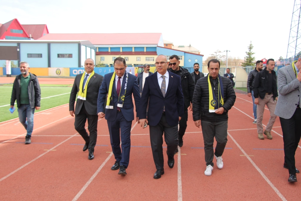 Ağrı Valisi Koç'tan Ağrı Spor Antremanında Moral Ziyareti
