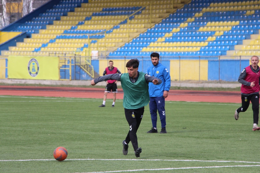 Ağrı Valisi Koç'tan Ağrı Spor Antremanında Moral Ziyareti
