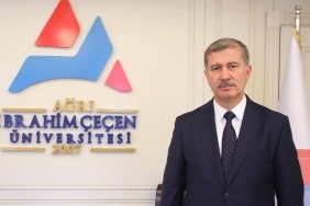 Rektör Gülçinnin 15 Nisan Ağrının Düşman İşgalinden Kurtuluş Günü Mesajı