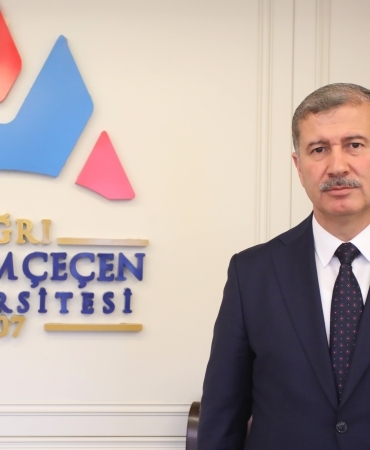 Rektör Gülçinnin 15 Nisan Ağrının Düşman İşgalinden Kurtuluş Günü Mesajı Eleşkirt Haber Rektör Gülçinnin 15 Nisan Ağrının Düşman İşgalinden Kurtuluş Günü Mesajı