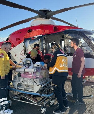 Prematüre Doğan Adar Bebek Ambulans Helikopterle Vana Sevk Edildi Eleşkirt Haber Prematüre Doğan Adar Bebek Ambulans Helikopterle Vana Sevk Edildi