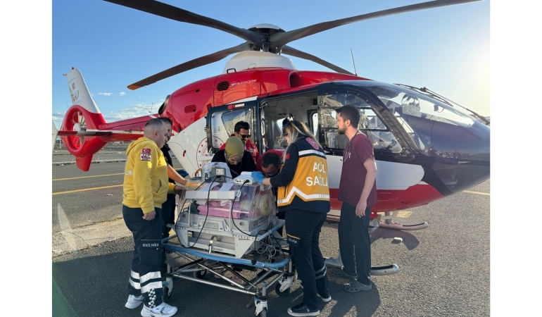 Prematüre Doğan Adar Bebek Ambulans Helikopterle Vana Sevk Edildi  Eleşkirt Haber Prematüre Doğan Adar Bebek Ambulans Helikopterle Vana Sevk Edildi