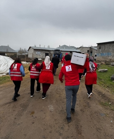 Patnos Türk Kızılaydan Gönüllere Dokunan Yardım Eli Eleşkirt Haber Patnos Türk Kızılaydan Gönüllere Dokunan Yardım Eli