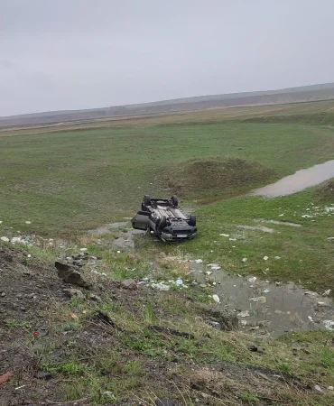 Direksiyon Hakimiyetini Kaybeden Araç Takla Attı 2 Yaralı