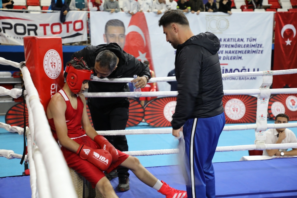 Genç Erkekler Türkiye Ferdi Boks Şampiyonası Ağrı'da Başladı