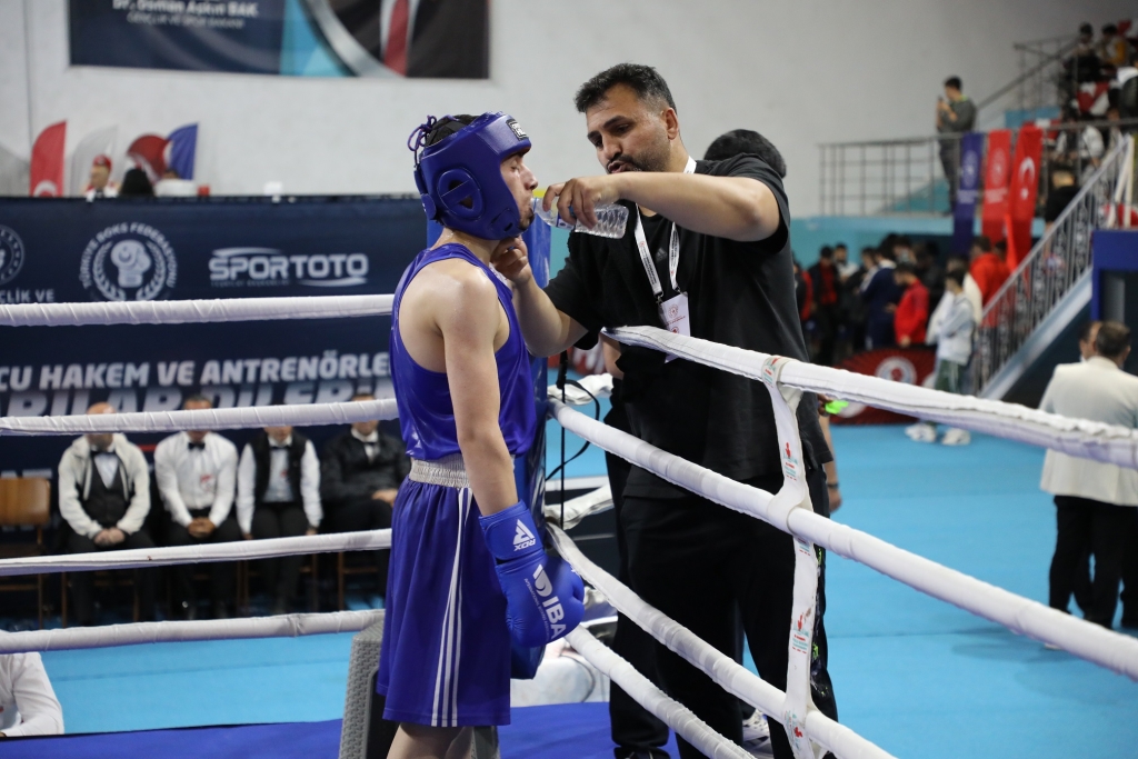 Genç Erkekler Türkiye Ferdi Boks Şampiyonası Ağrı'da Başladı