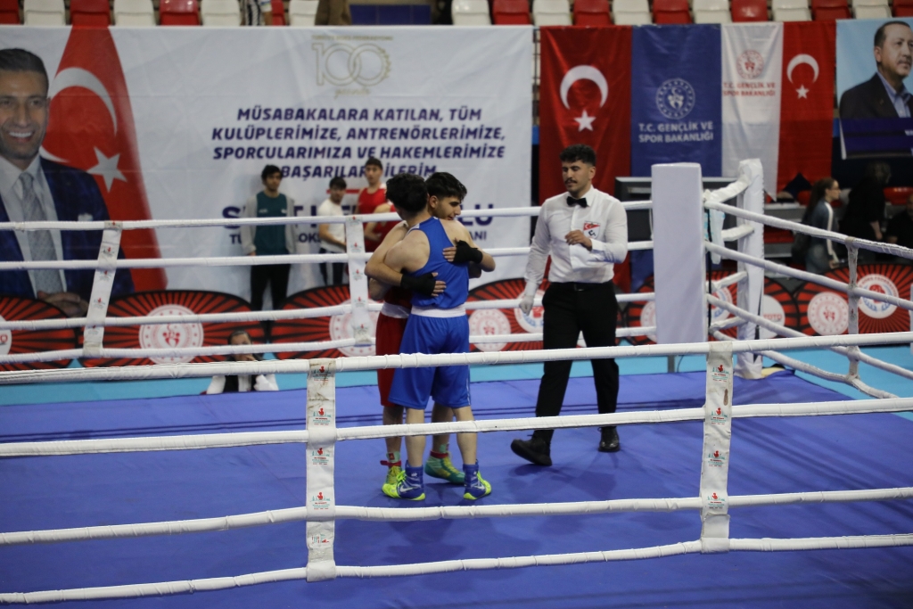 Genç Erkekler Türkiye Ferdi Boks Şampiyonası Ağrı'da Başladı