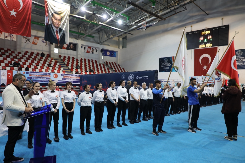 Genç Erkekler Türkiye Ferdi Boks Şampiyonası Ağrı'da Başladı