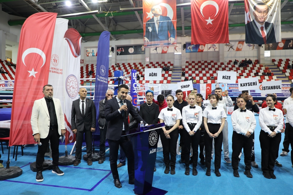 Genç Erkekler Türkiye Ferdi Boks Şampiyonası Ağrı'da Başladı