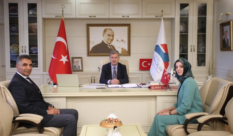 AİÇÜ’de Kadın Akademisyene Anlamlı Görev: 2025 Aile Yılı Kapsamında Rektör Yardımcılığına Atandı