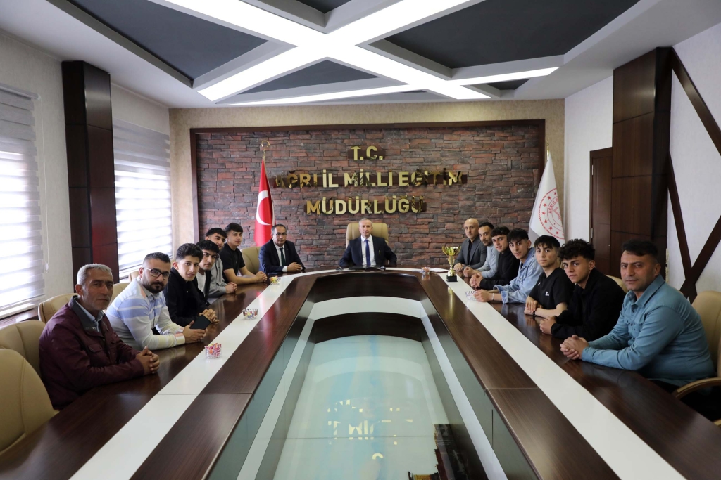 Ağrı Milli Eğitim Müdürü Kökrek Türkiye Şampiyonu Öğrencileri Ağırladı