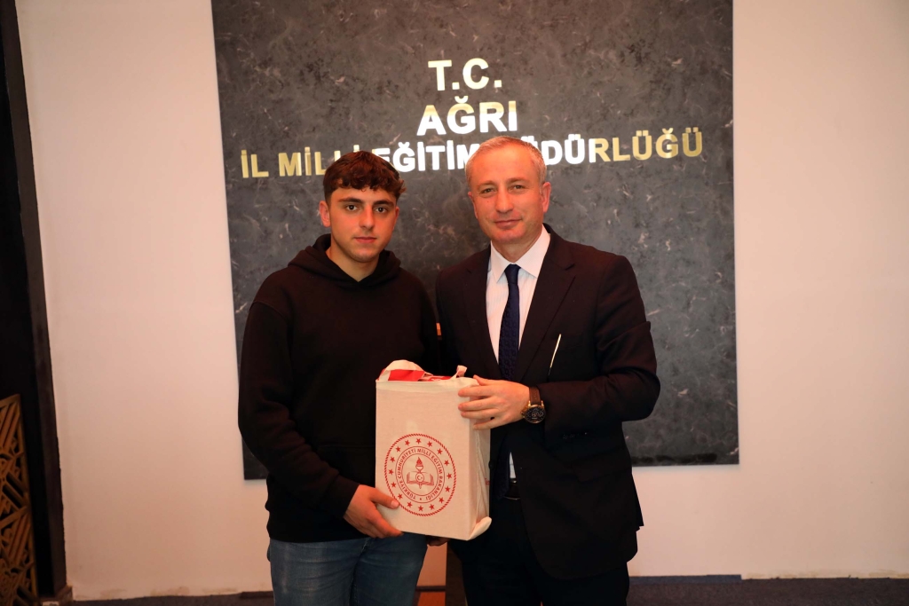 Ağrı Milli Eğitim Müdürü Kökrek Türkiye Şampiyonu Öğrencileri Ağırladı