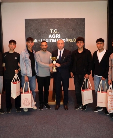 Ağrı Milli Eğitim Müdürü Kökrek Türkiye Şampiyonu Öğrencileri Ağırladı