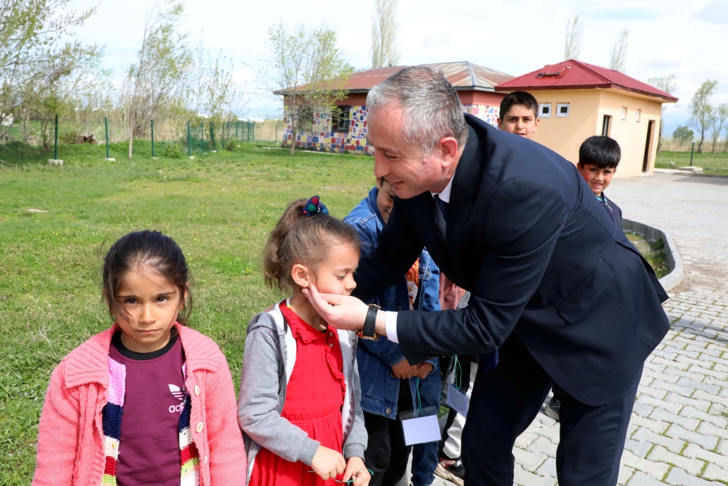 Ağrı'da Minik Eller Geleceği Yeşertti