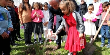 Ağrı'da Minik Eller Geleceği Yeşertti
