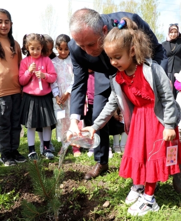 Ağrıda Minik Eller Geleceği Yeşertti