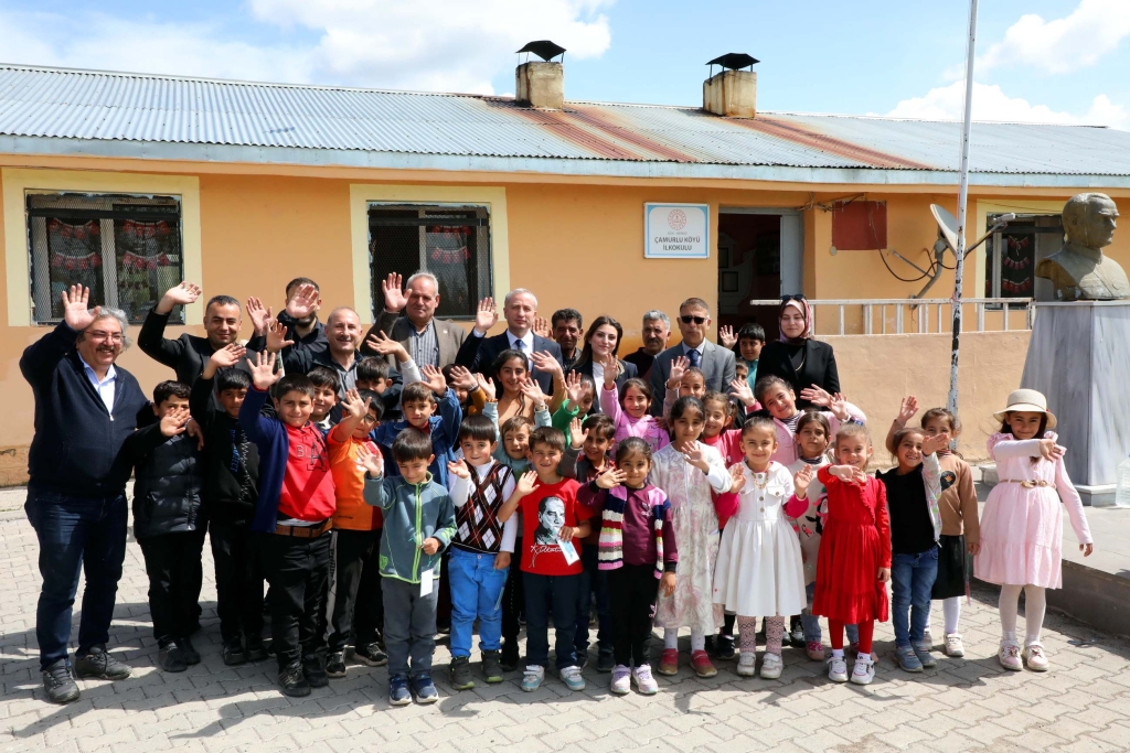 Ağrı'da Minik Eller Geleceği Yeşertti