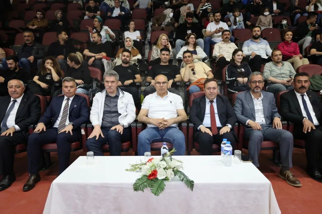 Kurumlar ve Halk Arası Voleybol Turnuvasında Şampiyon Ağrı Adalet Takımı Oldu