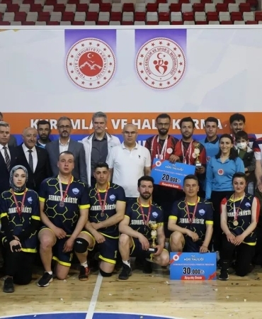 Kurumlar ve Halk Arası Voleybol Turnuvasında Şampiyon Ağrı Adalet Takımı Oldu
