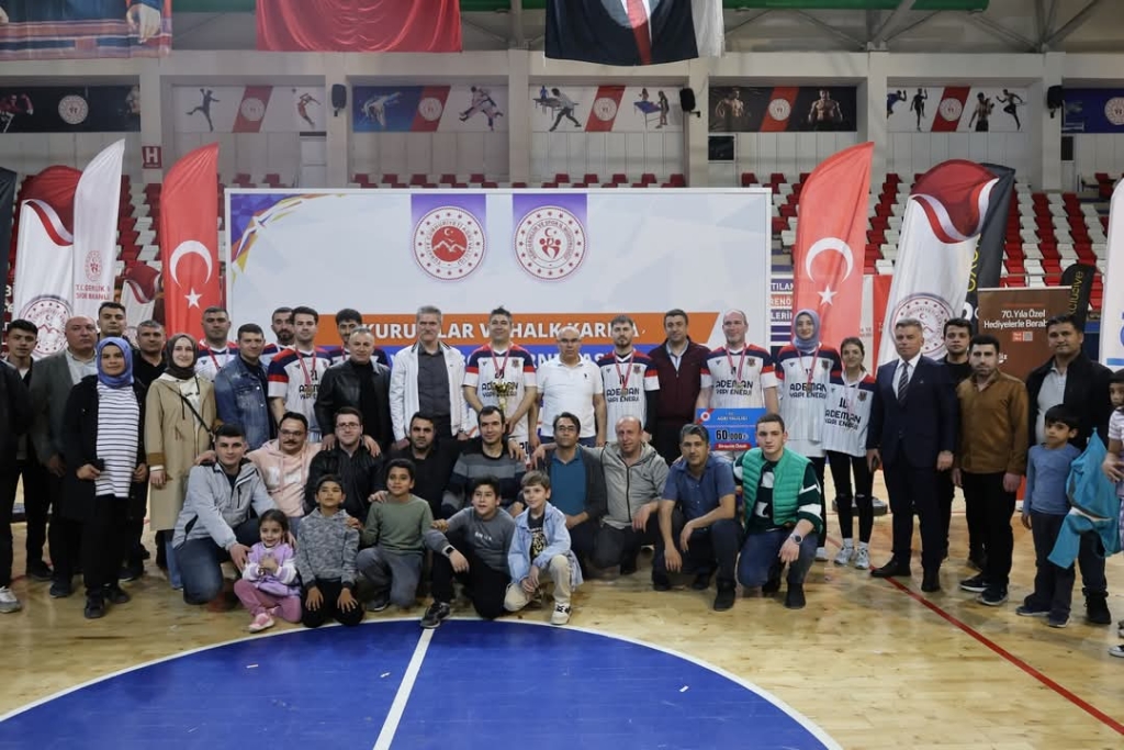 Kurumlar ve Halk Arası Voleybol Turnuvasında Şampiyon Ağrı Adalet Takımı Oldu