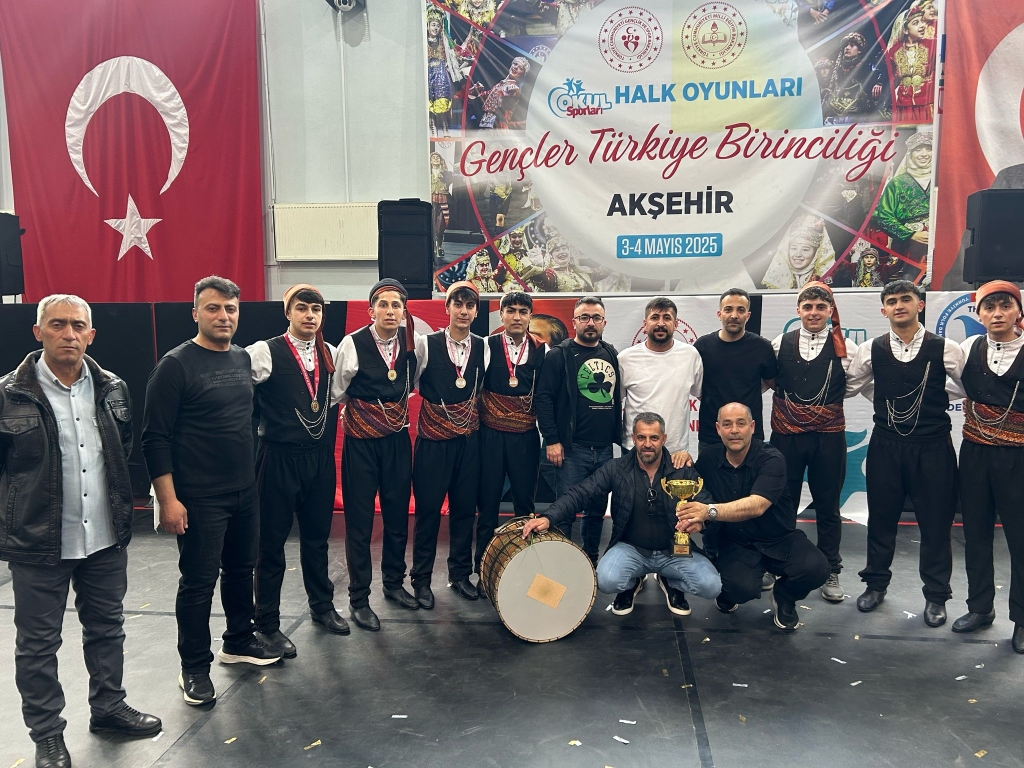 Ağrı Cumhuriyet Anadolu Lisesi Halk Oyunlarında Türkiye Şampiyonu Oldu