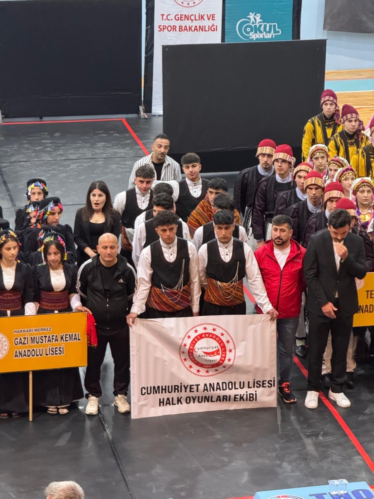Ağrı Cumhuriyet Anadolu Lisesi Halk Oyunlarında Türkiye Şampiyonu Oldu