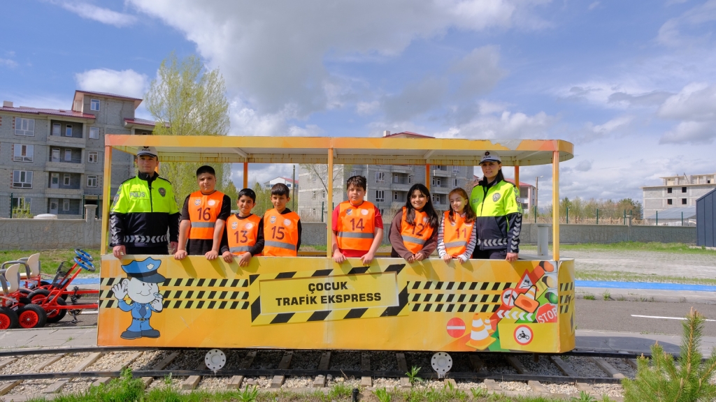 Ağrı Çocuk Trafik Eğitim Parkında Trafik Eğitimleri Tüm Hızıyla Devam Ediyor