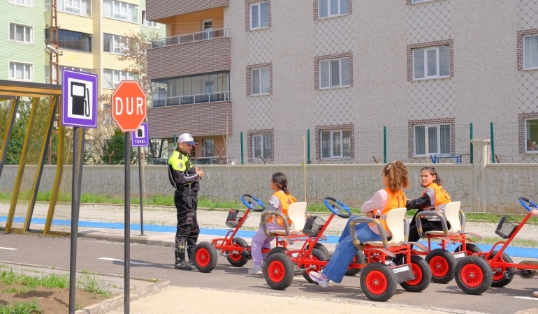 Ağrı Çocuk Trafik Eğitim Parkı’nda Trafik Eğitimleri Tüm Hızıyla Devam Ediyor