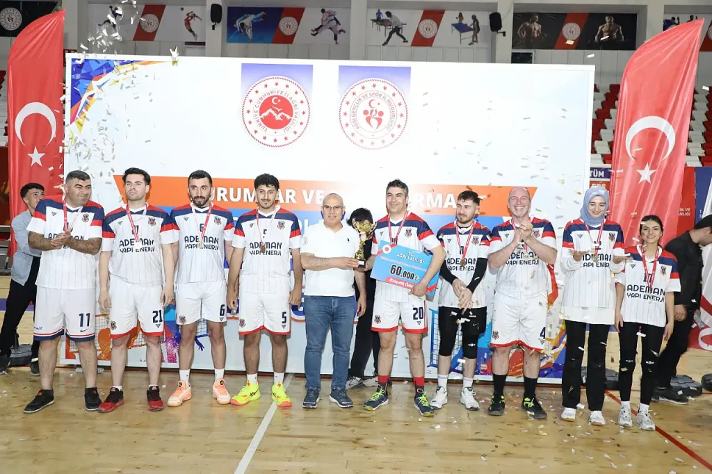Kurumlar ve Halk Arası Voleybol Turnuvasında Şampiyon Ağrı Adalet Takımı Oldu