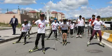 Ağrı 19 Mayıs: Gençlerin Coşkuyla Şehri Aydınlatması