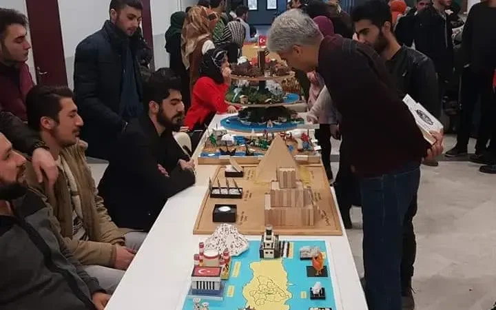 Eğitim Fakültesi sergisi: Mezunların Sanat Buluşması