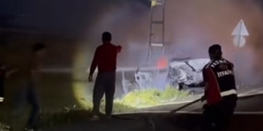 Patnos Trafik Kazası Araç Alev Aldı Gençler Yaralı