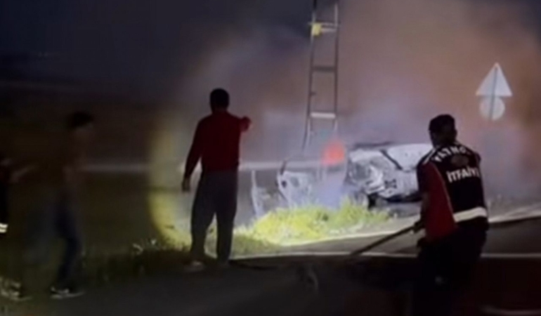 Patnos Trafik Kazası: Araç Alev Aldı, Gençler Yaralı