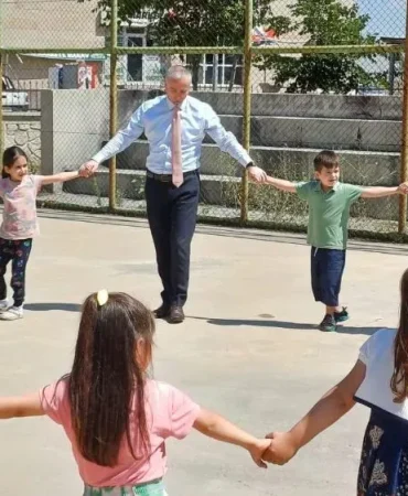 Ağrıda Çocuk Etkinlikleri ile Vitrin Boyama Eğlencesi