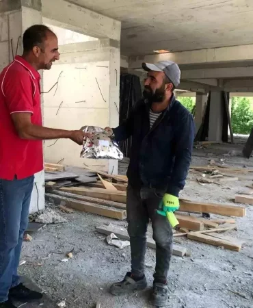 Ağrı Kızılay Babalar Gününde Babaları Unutmadı