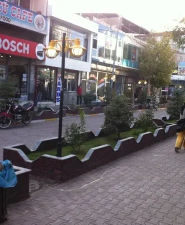 Doğubayazıt çarşı içi pasajda bayram yoğunluğu