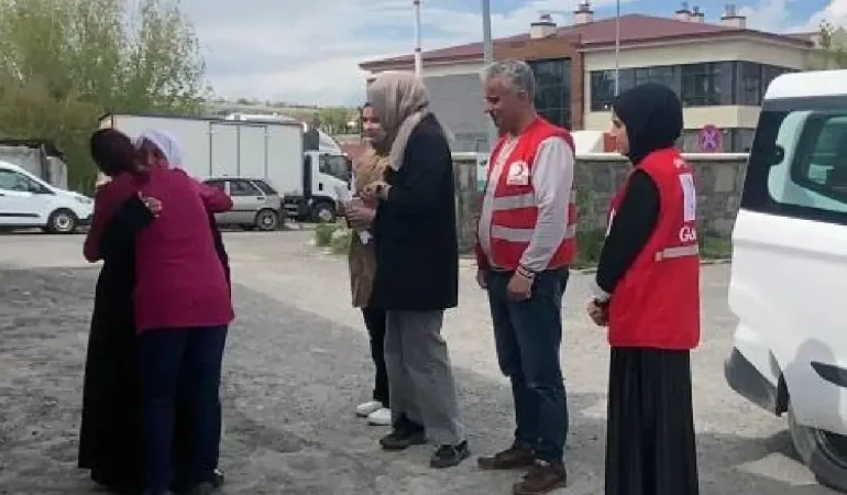 Kızılay Doğubayazıt: Gönüllülerden Limonata İkramı