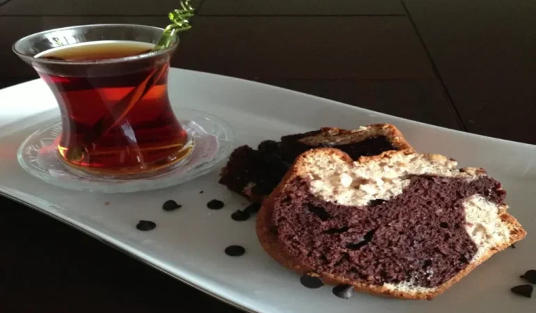 Ağrı Çay Keyfi: Sıcak Havalarla Değişmeyen Geleneğimiz