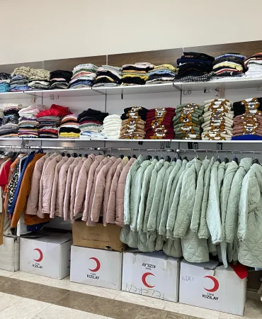 Doğubayazıt Kızılay Butik Mağaza ile Ücretsiz Giyim Desteği