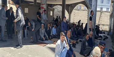 Ağrının Meydan Camii Yaz Aylarında Cuma Namazı