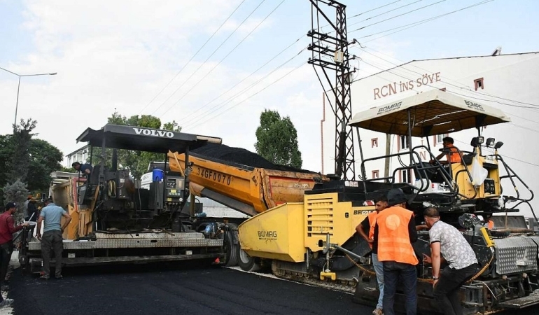Patnos Sıcak Asfalt Çalışmaları Devam Ediyor
