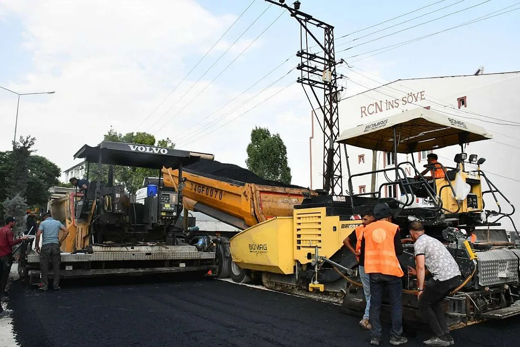 Patnos Sıcak Asfalt Çalışmaları Devam Ediyor